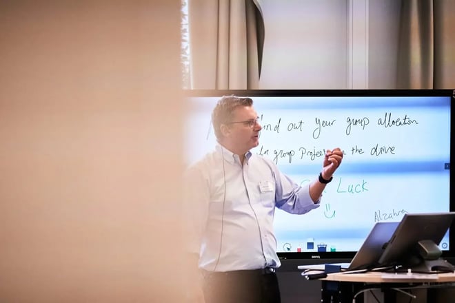 Dr-Niclas-Jonsson-presenting-on-FREM-UPSS-Pharmetheus-1440x960.jpg